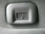 後席用タイプC充電ソケット 走行中にスマートフォンやタブレット端末を充電することができます。