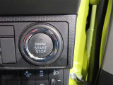 スマートキー装備車なので、キーを取り出さなくてもエンジン始動が可能です。