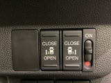 リアドアは乗り降りに便利な両側電動スライドドアです。また運転席に座っていながらスイッチ操作で自在にスライドドアを開け閉めできます。