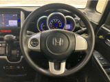 とても握りやすいステアリング!運転手の気持ちがそのまま伝わるかのような反応をしてくれます!!小物入れや各ボタンの配置にこだわり、とても使いやすいです!視認性も良いのでロングドライブもお任せ下さい!