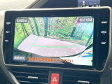 【バックカメラ】駐車時に後方がリアルタイム映像で確認できます。大型商業施設や立体駐車場での駐車時や、夜間のバック時に大活躍!運転スキルに関わらず、今や必須となった装備のひとつです!