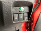 燃費を良くするECON、横滑りを防止するVSA等のスイッチは運転席の右側、手の届きやすい位置にあります。