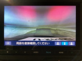 【バックカメラ】運転が苦手な方も車庫入れラクラクです!ギアをリバースに入れれば自動的に切り換わりますので、面倒な操作は不要です♪狭い駐車場もお車を傷つけず安心ですね!