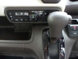 オートブレーキホールド機能付きです☆停車中にブレーキペダルから足を離しても、停車状態が続きます。渋滞、信号待ちの間等、安心です。アクセルを踏めば自動解除され、再発進できます
