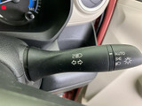 雨の日でもクリアな視界を確保できるワイパーレバー。操作も簡単で、運転に集中できます。悪天候でも安全運転をサポート。