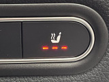 ●フロントシートヒーティング:運転席・助手席共に三段階で調節が可能なシートヒーターを装備しております。季節を問わず快適にご使用いただけます。
