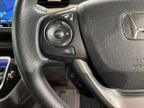 ステアリングにオーディオ操作スイッチが付いています。オーディオ画面に直接タッチしなくても操作が出来ますので、運転に集中できます。