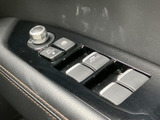 狭い場所での駐車や車庫入れも安心。後方の状況をクリアに映し出し、安全な運転をサポートします。