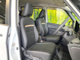 運転席シート廻りは使用感も少なく、良好な状態となっています。前オーナー様が丁寧に使っていたことがよくわかりますね。