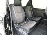 ゆとりある広々とした車内空間は、ドライブを始め買い物やレジャーなど、幅広く活躍します。一人でもみんなとでもお出かけを楽しみましょう!
