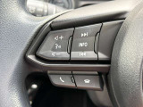 ステアリング左にはオーディオスイッチをまとめて配置しており、運転中のオーディオ操作による危険を減らしてくれます。