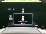 運転に必要な情報を分かりやすく表示。視認性に優れたメーターで、安全運転をサポートします。シンプルながらも洗練されたデザインが魅力です。