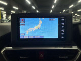 ディスプレイオーディオやカーナビは、現代のドライブにおいて欠かせない装備のひとつです。初めての場所でも迷いにくく、快適なルート案内で運転をサポートします。移動中のエンターテインメント性も高まります。