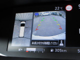 クルマの真上から見ているかのような映像によって、周囲の状況を知ることで、駐車を容易に行うための支援技術です。