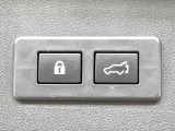 【パワーバックドア】スマートキーや運転席のボタンを押すだけでリアゲートが自動で開閉します!荷物を持っている時や、高い位置にあるバックドアを閉める際に便利な機能です♪