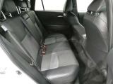 気になる汚れは「まるまるクリン」で解消! 当社の中古車はシートを外して隅々までキレイにクリーニングしてあります。