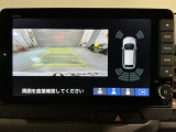 リバースギアに入れるだけで後方の表示へ切り替わります。夜間や雨の日の駐車も楽になりますよ。