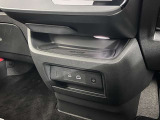 コード不要のワイヤレス充電付きです。