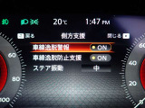 LDW(車線逸脱警報)とLDP(車線逸脱防止支援)が装備されておりドライバーが意図せずに白線を跨ぐと注意を促してくれます!