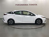 【まるごとクリーニング】シートを取り外し、車内を徹底洗浄。隅々まで丁寧に仕上げています。
