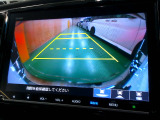 バックカメラの画像です。ガイドラインがスムースな車庫入れをサポートいたします。車庫入れの安心感がアップしますね。