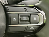 停車中に楽しめるTV機能。ニュースや番組で、待ち時間を快適に過ごせます。オフロードやアウトドアでの休憩にも最適です。