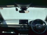 【e:HEV】走行シーンに合わせて、EV・ハイブリッド・エンジンの3つのモードを自動で切り替えるので、街乗りから高速走行までスムーズなドライブを楽しめます。