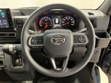 ステアリングから手を離さず、運転に集中したままオーディオ等の操作ができます。