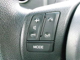 ステアリングスイッチ付き。前方から目を離すことなく操作することが可能です。