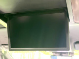 【フリップダウンモニター】大画面モニターで後席でもエンタメをお楽しみいただけます。小さなお子様にも大人気の装備です♪