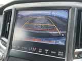 狭い場所での運転をサポート。後方の状況を的確に把握し、安全な駐車をアシストします。