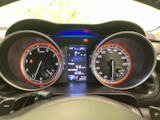 視認性の高いメーター類で、運転に必要な情報をしっかり把握できます。運転状況が一目でわかり、集中して運転に臨めます。