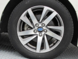 スバル純正16インチアルミホイール。 タイヤサイズは205/55R16。