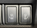 【両側パワースライドドア】スマートキーや運転席のスイッチで後席両側スライドドアの開閉が可能♪電動だから力を入れてドアを開ける必要が無く、小さなお子様でも簡単に開け閉めでき快適です♪