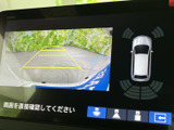 バック時の安全性を高めるバックモニター。ガイドライン表示で、狭い場所でもスムーズな駐車をサポートします。駐車が苦手な方にもおすすめです。