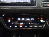 運転席からも手が届きやすく、操作しやすい空調コントロールパネル。オートエアコンなので操作の煩わしさが無くオールシーズン快適にドライブできます。快適空間で運転に集中できますね。