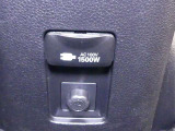 【アクセサリーコンセント(AC100V・1500W)】・・・AC100Vで最大消費電力1500W以下の電気製品を使用できます。災害時に電力が必要なとき給電ができます。