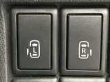 【両側パワースライドドア】スマートキーや運転席のスイッチで後席両側スライドドアの開閉が可能♪電動だから力を入れてドアを開ける必要が無く、小さなお子様でも簡単に開け閉めでき快適です♪
