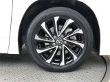 純正17インチアルミ!タイヤサイズは205/55R17です