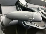 操作しやすいウインカーレバーで、安全確認をスムーズに行えます。クリアな操作感で、運転をサポートします。