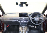 操作性に優れた運転席となります!小物入れや各ボタンの配置にこだわり、使いやすいです!座り心地もよく視認性も良好なのでロングドライブもお任せ下さい!