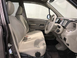 高いホールド性で運転姿勢が安定します。長距離ドライブでも疲れにくいのが魅力です。快適なドライビングライフをお送りください♪