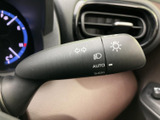 操作しやすい位置に配置されたウインカーレバー。スムーズな操作で、安全な車線変更をサポートします。直感的に操作できる設計です。