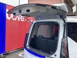 大きく開く・小さく開く。選べる二つの開き方 デュアルバックドア 荷物の出し入れに大変便利です!