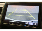バックカメラが装備されており、後方の安全確認はもちろんのこと狭い場所での駐車や雨の日・夜間など視界の悪いコンディションでのストレスの軽減にもなります!