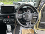 運転姿勢と操作系。 さまざまな体格の方が快適に運転できるよう配慮したシートと、操作性を考慮したステアリングホイール、ペダル、シフトレバーは、楽な運転姿勢と適切な操作性の確保により疲労を低減します。