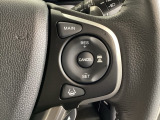 ハンドルにHondaセンシング系のクルーズコントロールやレーンキープアシストなどのスイッチが装備されています。ハンドルから手を離さず安全に操作できます。
