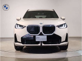 【キドニーグリル】BMWは約90年もの間、ほぼ全ての車両にひと目でBMWだと分かるこの特徴的なフロントグリルが備えられ、デザイン・アイコンとして親しまれてきました。