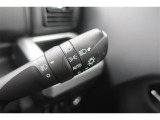 暗くなると自動で点灯するオートライト付き☆