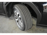 タイヤサイズは225/45R18です